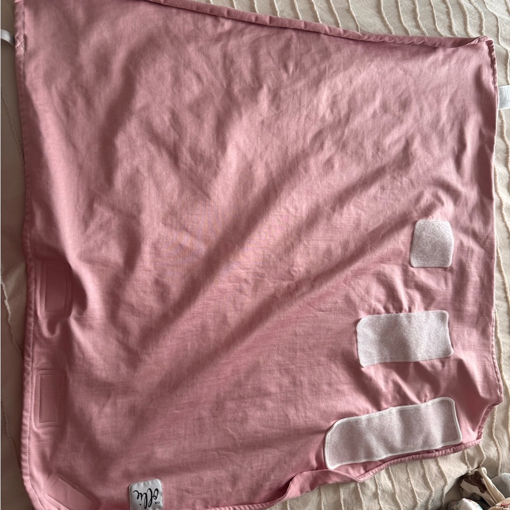 Ollie swaddle in pink